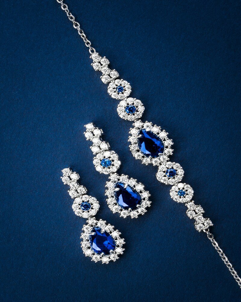 Boutique Marquise Joaillerie — e-commerce haut de gamme avec design éditorial sombre et macro bijoux